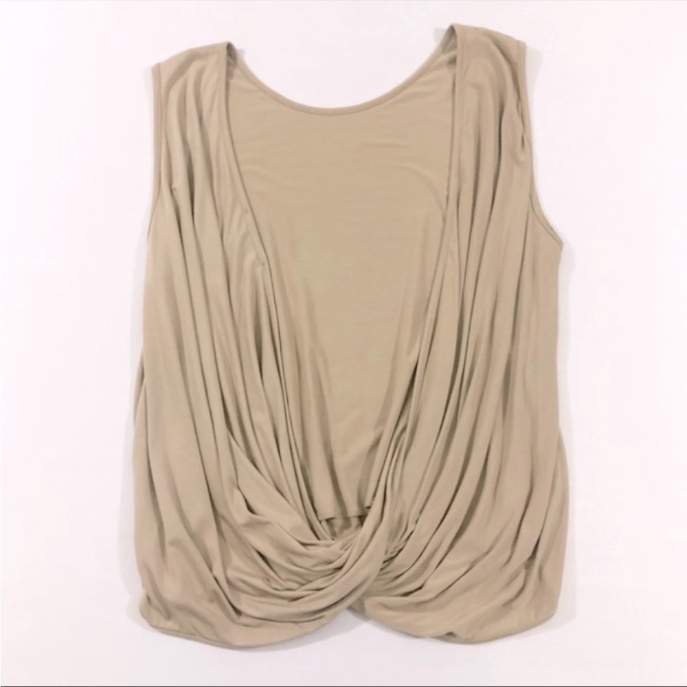 Lulu’s back twist open back top. - Picture 3 of 5
